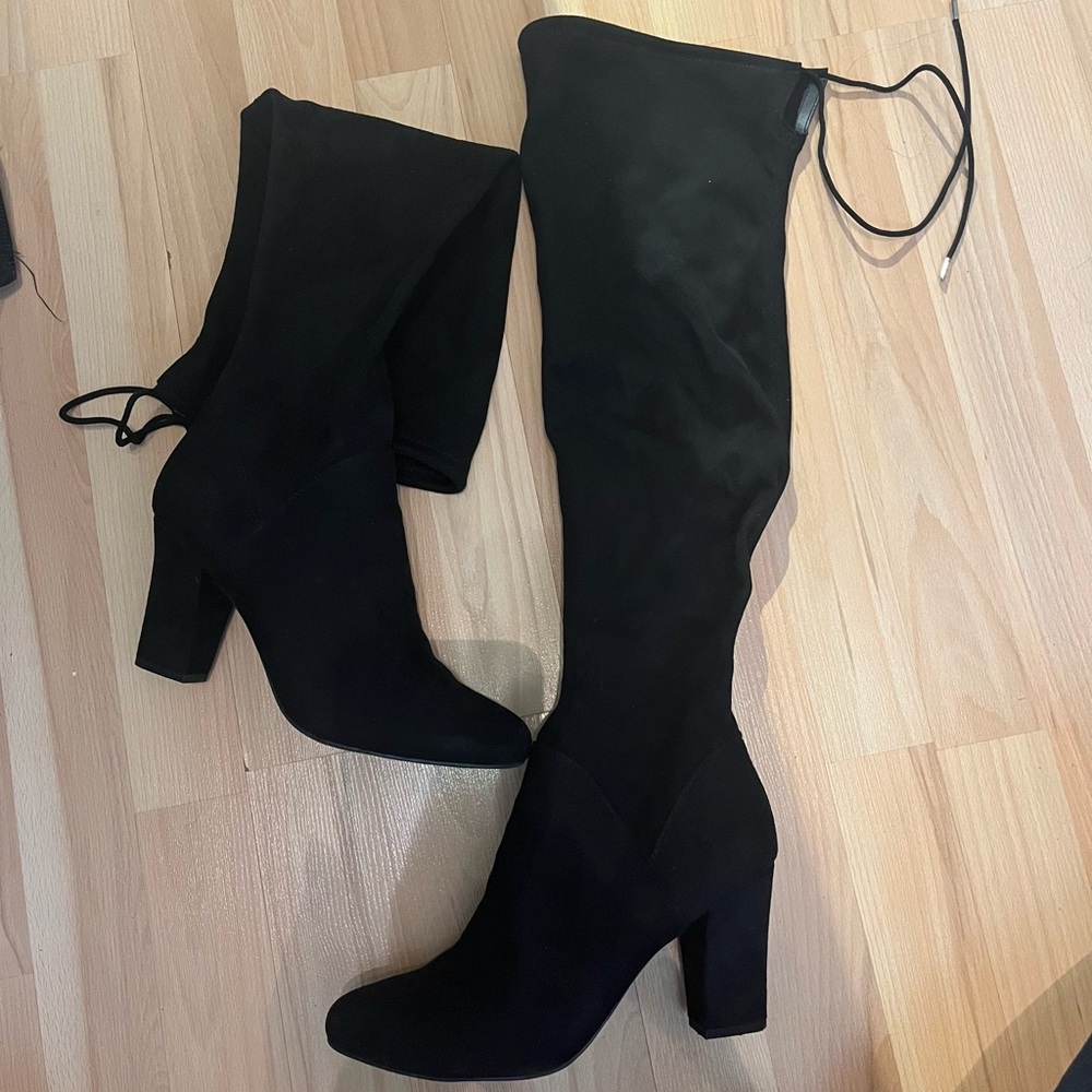Knee high black suede-like boots